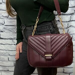 * Elegant Burgundy Quilted Shoulder Bag